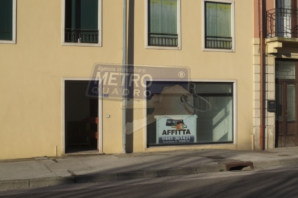 esterno - NEGOZIO PIOVENE ROCCHETTE (VI)  
